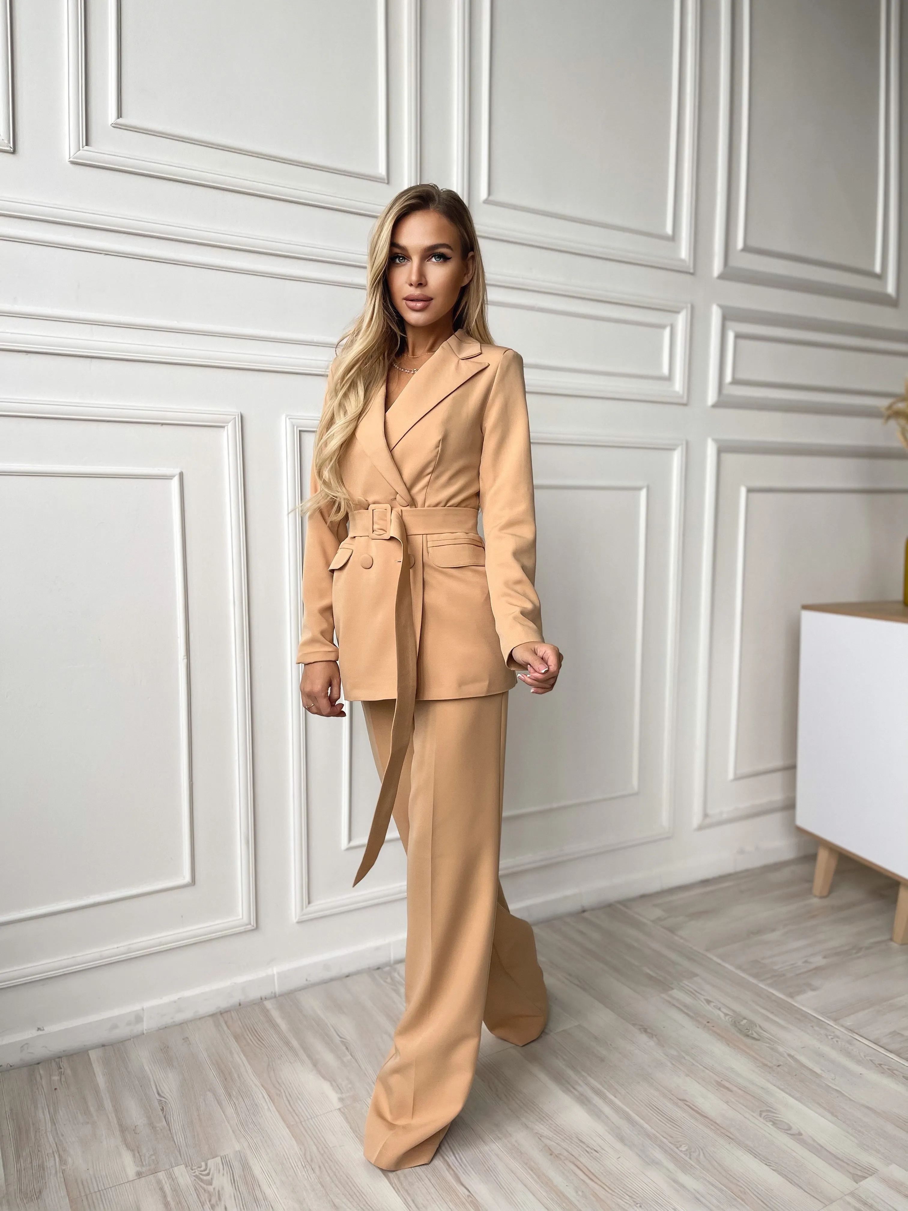 Sand color suit "Long leg belted"