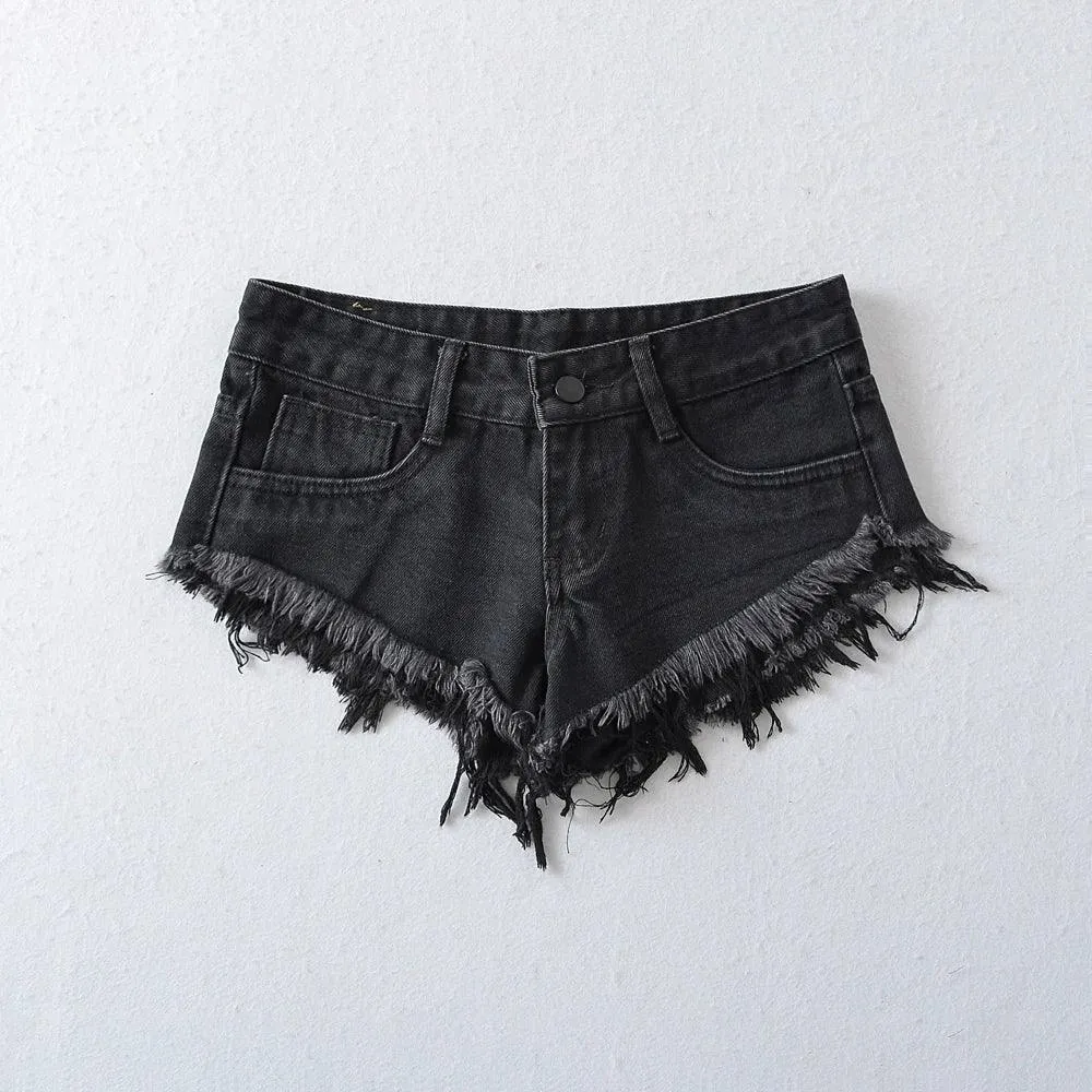 Sizzling Denim Shorts: Edgy Street Style Trend