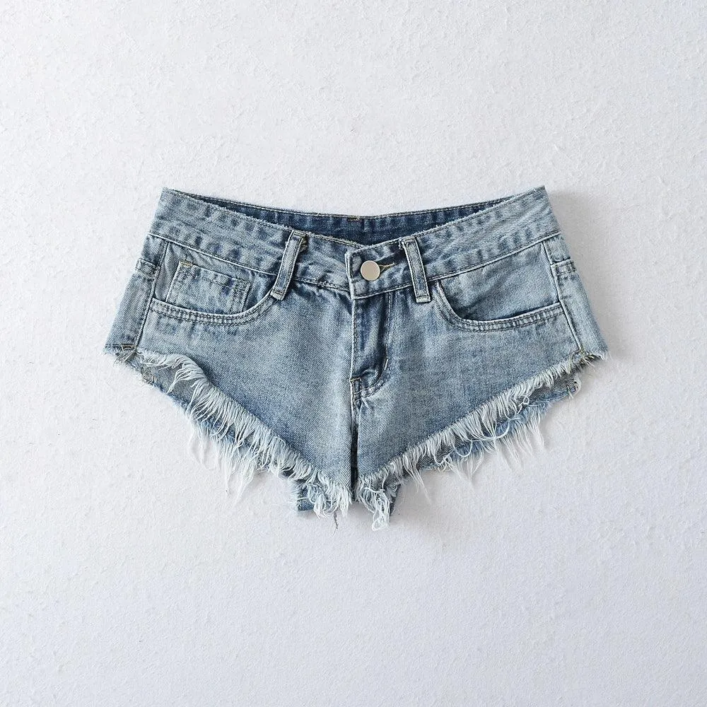 Sizzling Denim Shorts: Edgy Street Style Trend