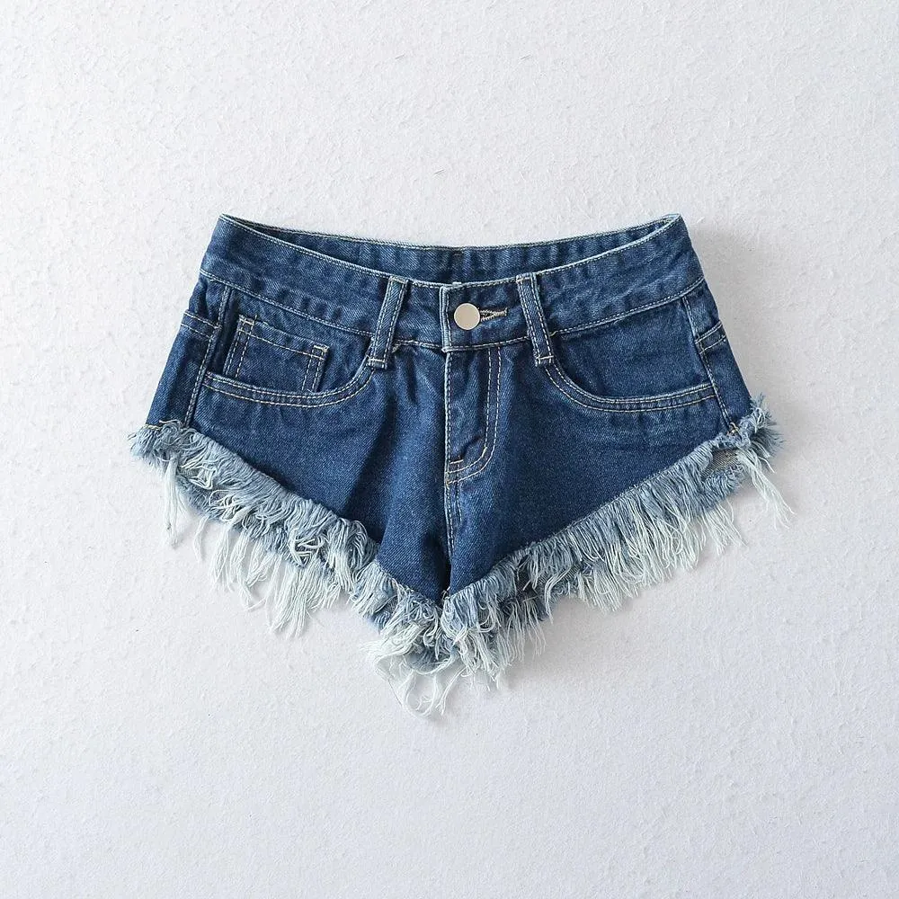 Sizzling Denim Shorts: Edgy Street Style Trend