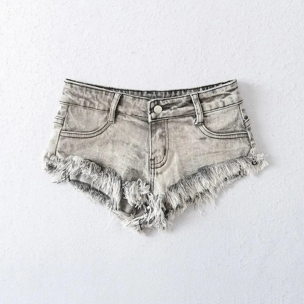 Sizzling Denim Shorts: Edgy Street Style Trend